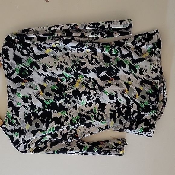 PLANET V-SHAPE 3/4 SLEEVE TOP - Picture 5 of 9